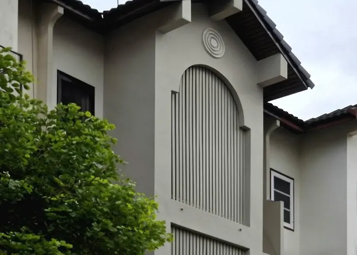 Newly Renovated 3br In *